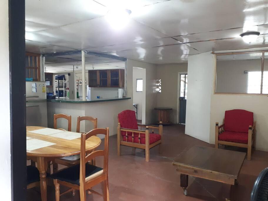 Gia'S Garage & Home For Bocas Travelers Almirante Exterior foto